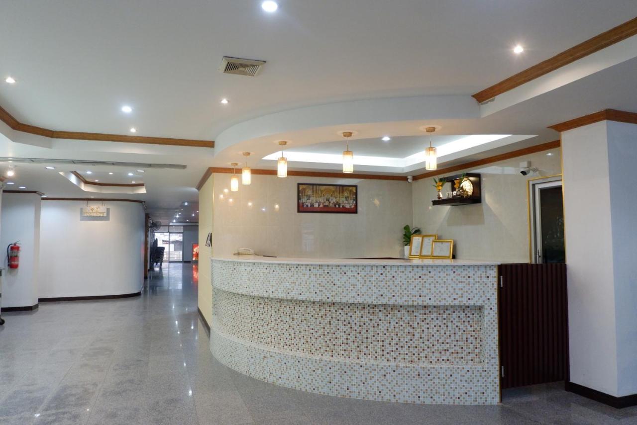 Auychai Grand Hotel Lang Suan Экстерьер фото