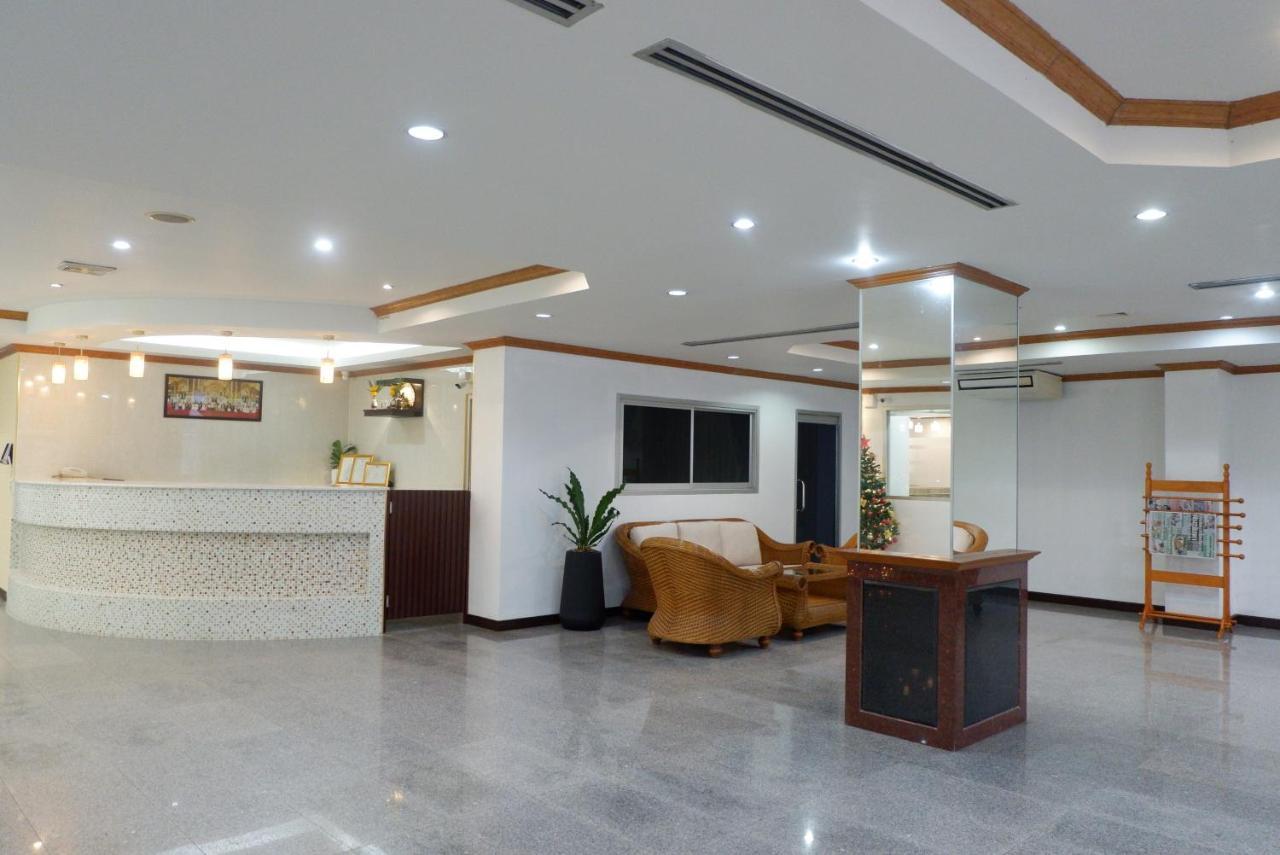 Auychai Grand Hotel Lang Suan Экстерьер фото