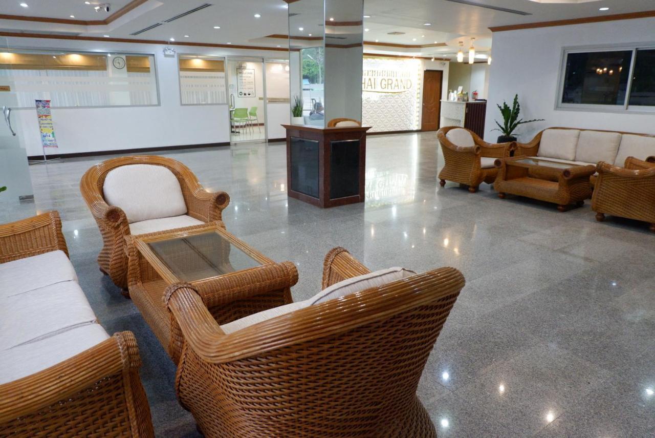 Auychai Grand Hotel Lang Suan Экстерьер фото