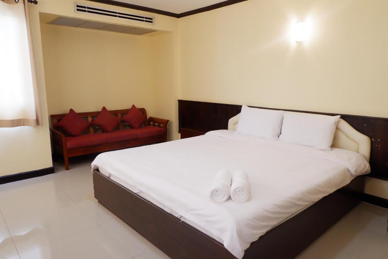 Auychai Grand Hotel Lang Suan Экстерьер фото