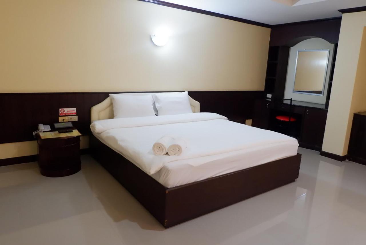 Auychai Grand Hotel Lang Suan Экстерьер фото