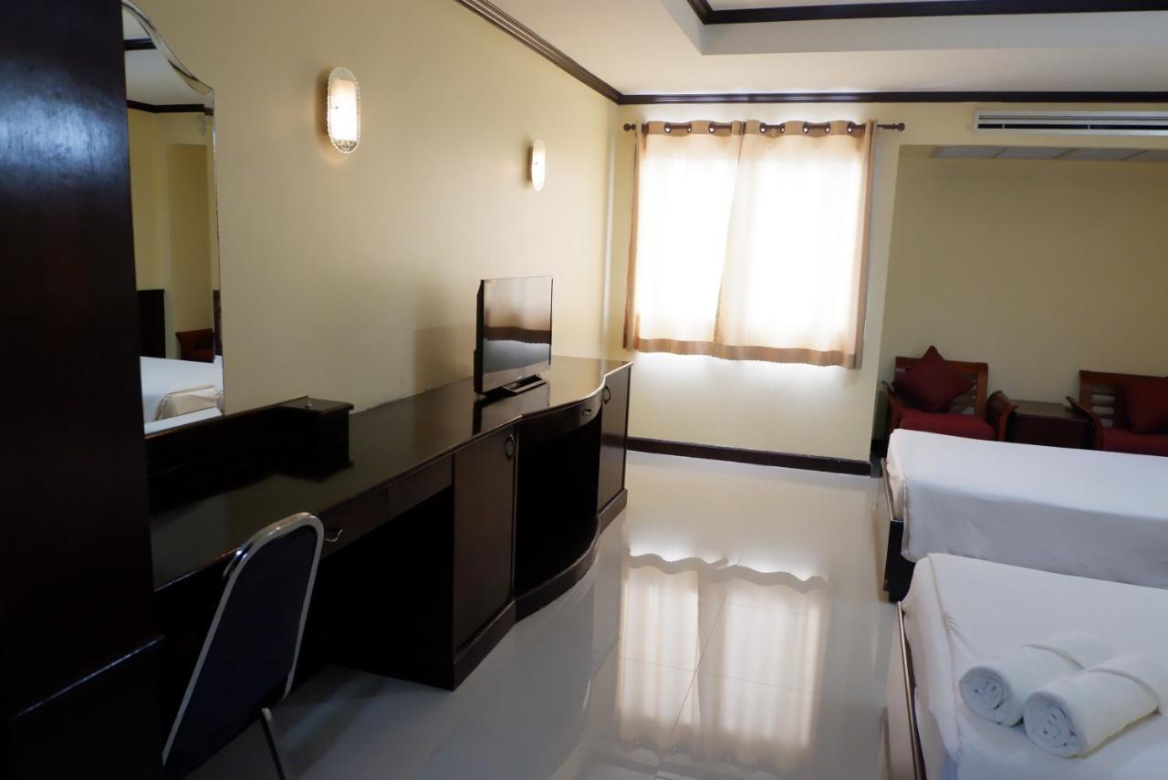 Auychai Grand Hotel Lang Suan Экстерьер фото