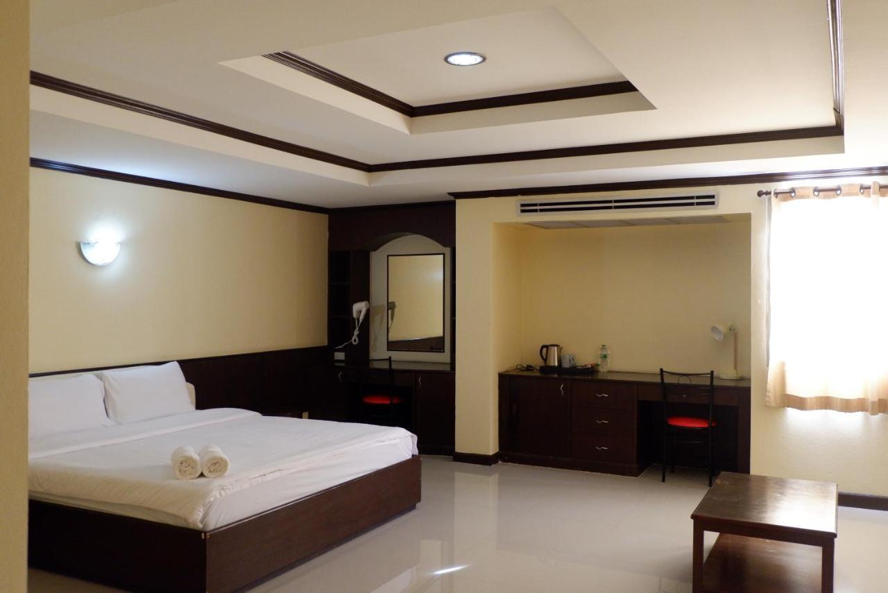 Auychai Grand Hotel Lang Suan Экстерьер фото